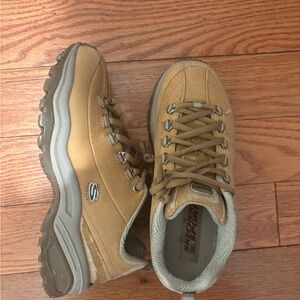 Skechers women’s Tan Hiking Shoes/Sneaker